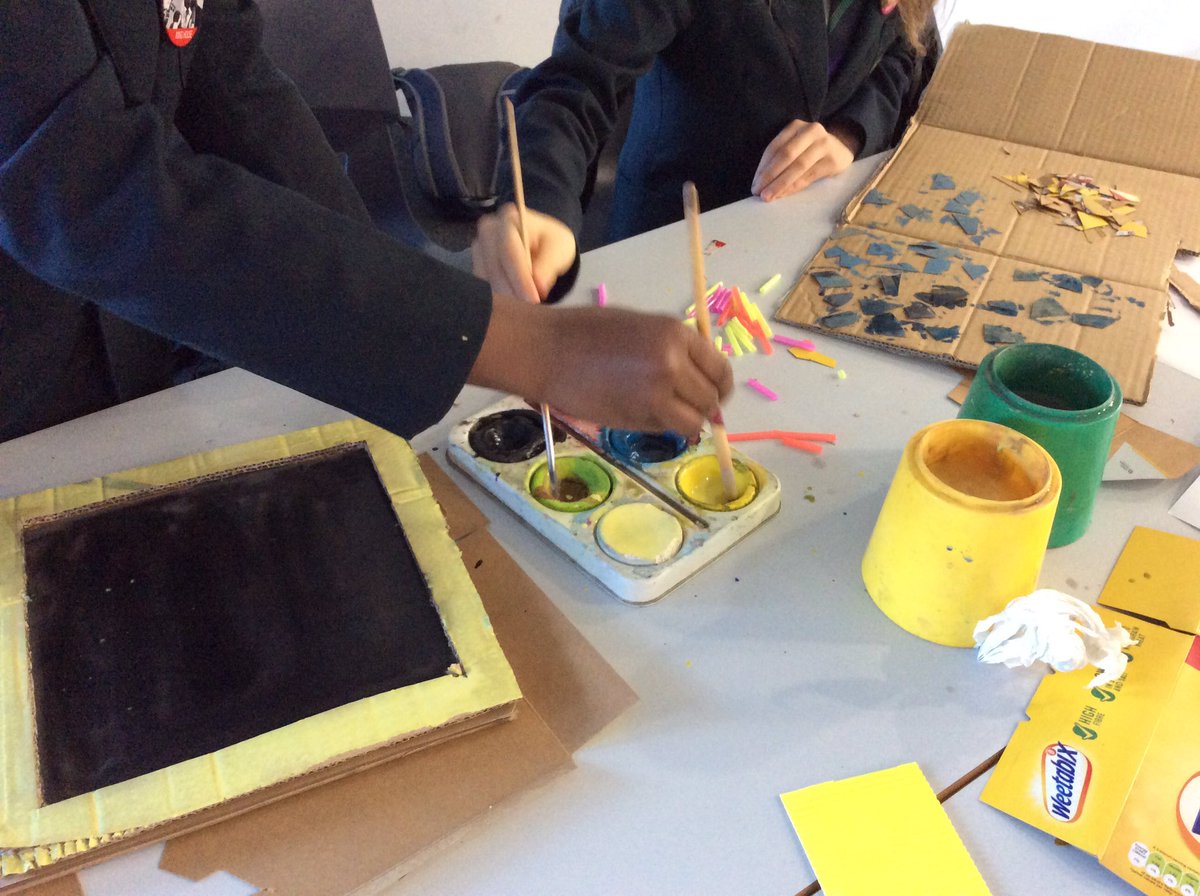 dlab_erasmus's tweet photo. #DLABCLIL3 designers at work @NIA_Northampton @UniNorthants #dlaberasmus https://t.co/sCWqLFLslV