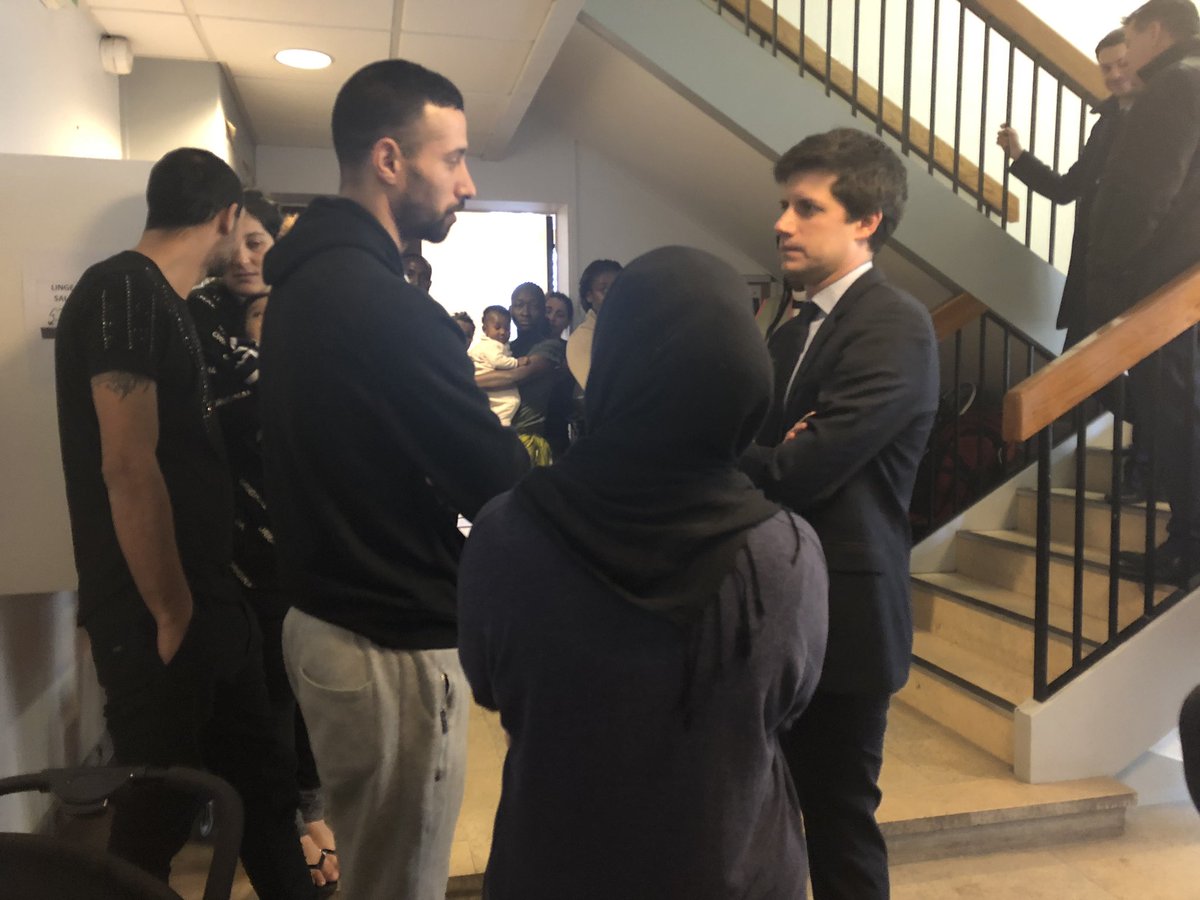 J_Denormandie's tweet photo. A l’hôtel de Castries, les anciens bureaux de mon ministère, devenu un centre d’hébergement d’urgence de 35 places. Partout, nous continuerons l’effort pour sortir les personnes de la rue. Merci aux équipes de la @CroixRouge pour leur travail. #solidarite https://t.co/pKHaOdIb6Q
