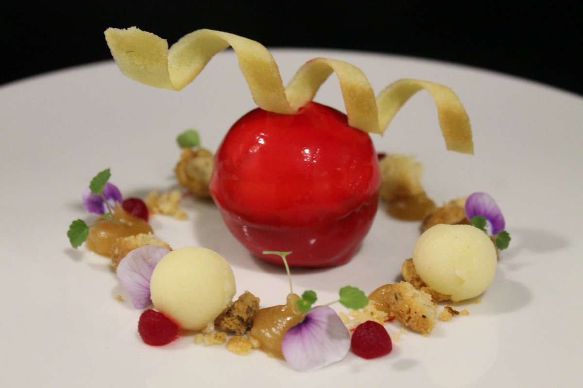 Réservez votre table pour la Saint-Valentin au 022 716 57 58
Un avant goût du dessert concocté par le chef Bruno Marchal "Pomme d'amour Royal Gala" #bristolgeneva #visitgeneva #inlovewithswitzlerand #loveisintheair #cotesquare #dessert #saintvalentin2019