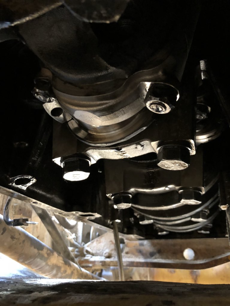 yabaibrand0244's tweet photo. いやー疲れた(u_u)

ブルドーザー（D9R）車載でのエンジン メタル交換…大変だった！中腰&amp;狭いで何回も脚つったw

#重機 #D9R #caterpillar #エンジン #メタル交換 #V8 #重機屋 https://t.co/OmsBWE1cKK