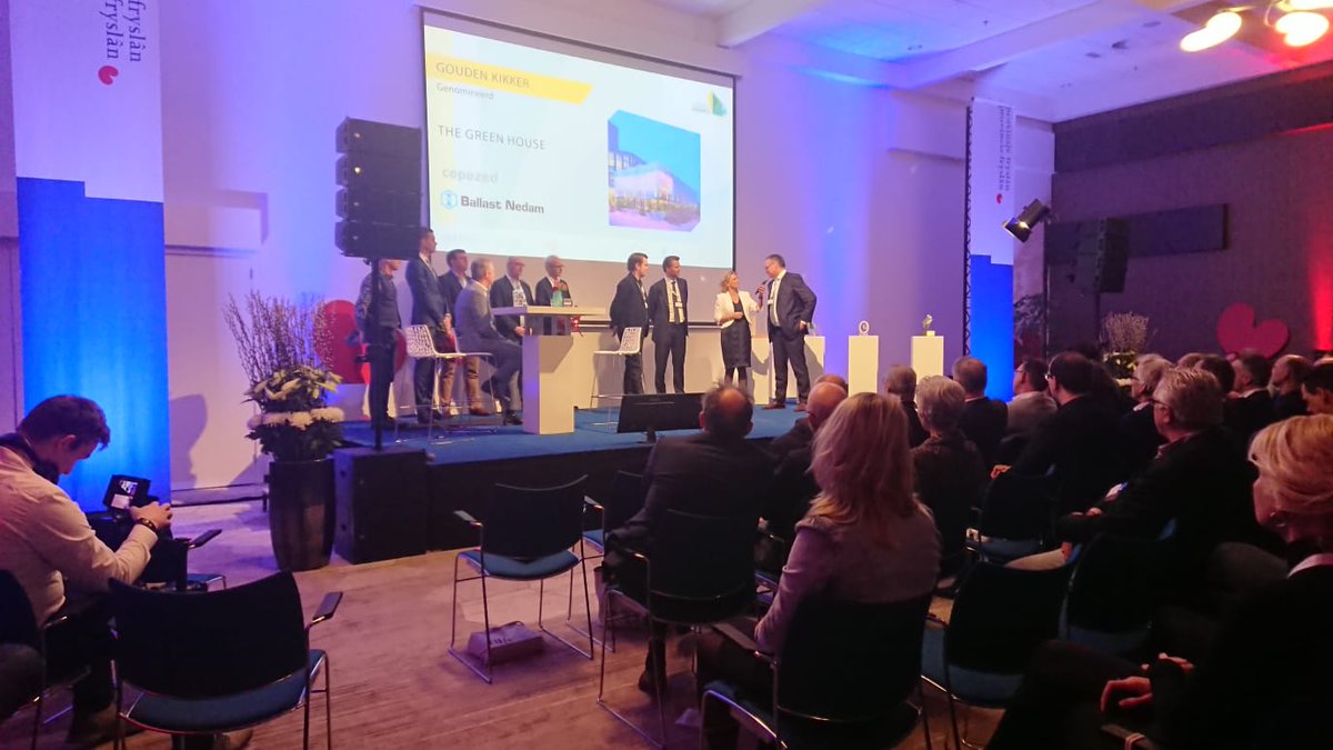 Alle genomineerden voor het meest duurzame project staan in spanning te wachten. Wie wordt de winnaar... #DGcongres #itgietom