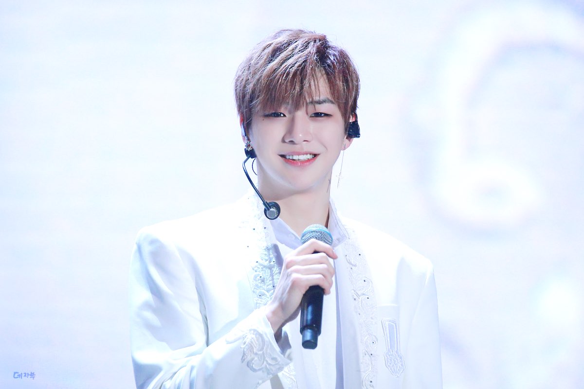 DEJAVU_danik's tweet photo. 190127 #강다니엘
🍫초콜렛처럼 달콤한 다니엘 미소( ˃̶᷇ ‧̫ ˂̶᷆ ) https://t.co/k456xmdteb