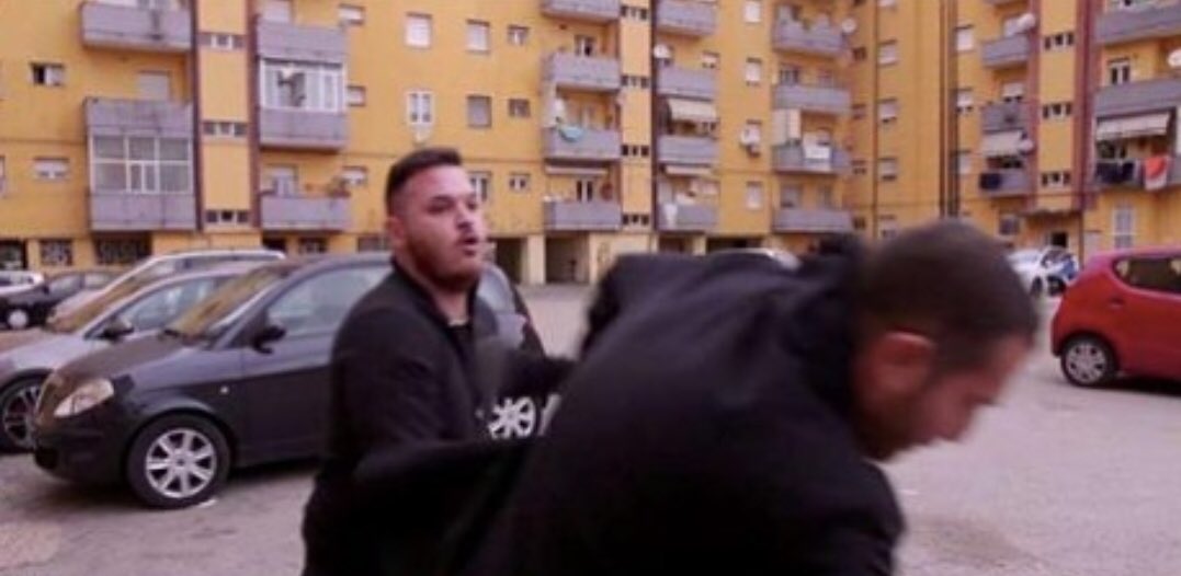 Solidarietà a #DanielePiervincenzi, il giornalista di #Rai 2 vittima con la sua troupe di aggressione nel quartiere Rancitelli di #Pescara. Sosteniamo tutti quei cittadini che con coraggio portano avanti un messaggio di #legalità e #onestà. #m5s #Movimento5Stelle