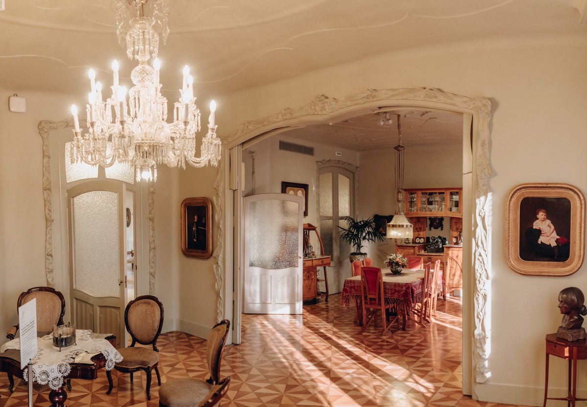 🏠Vols saber com es vivia a #LaPedrera - #CasaMilà? T'ho expliquem en aquest article del nostre blog 👉 lapedrera.com/ca/blog/com-es…