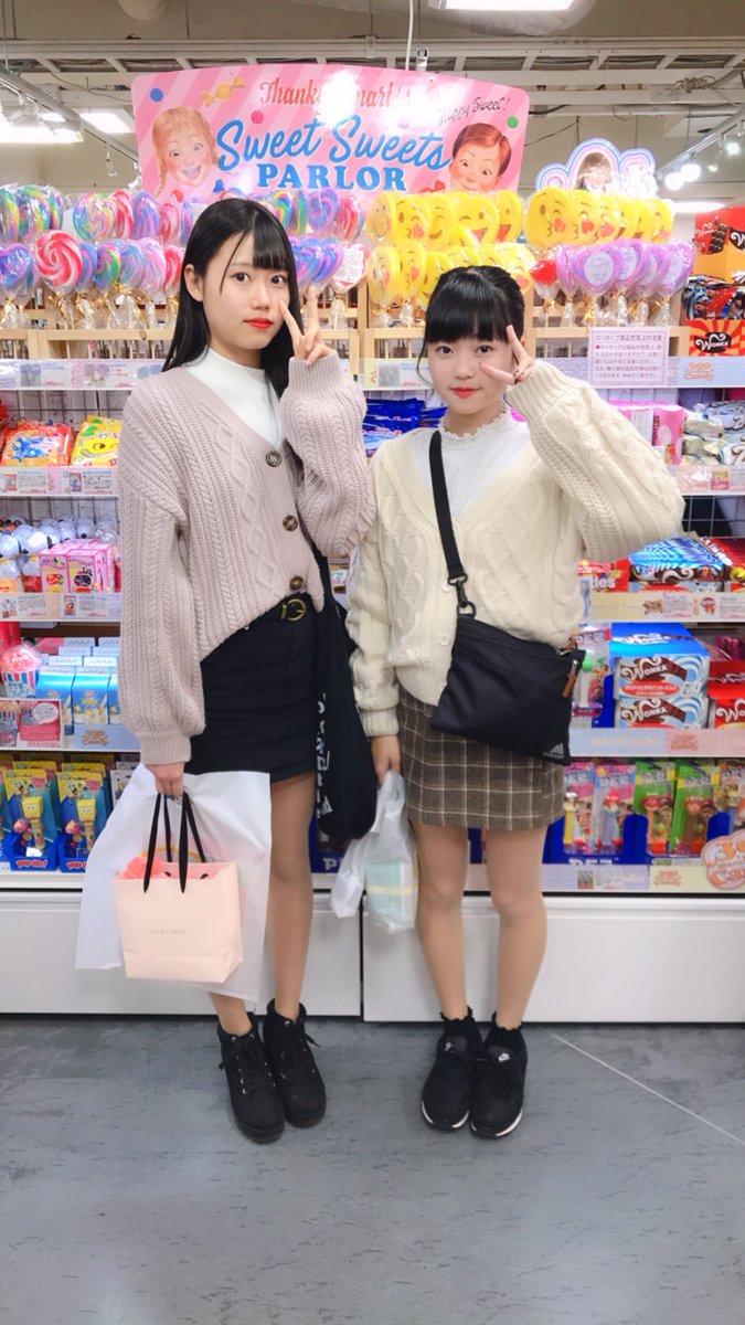 サンキューマート仙台イービーンズ店 Ar Twitter お客様snap まいさん 15 あいかさん 15 にご協力いただきました コーデのポイントは ニットカーディガンとミニスカート だそうです お二人ともスタイル抜群で笑顔もとっても素敵でした ご
