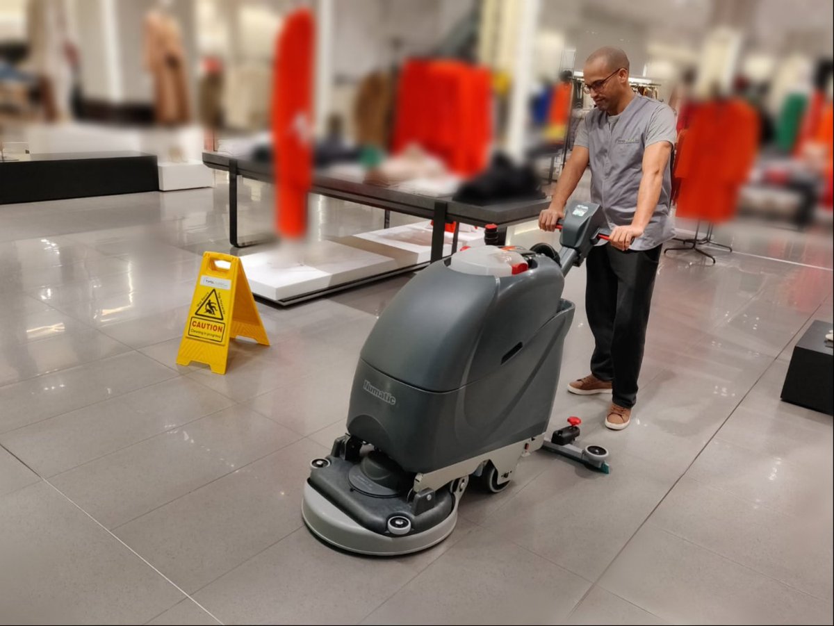 TotalCleanServ's tweet image. Our operative hard at work within a 32,000 sq ft of high profile retail space. Just look at those floors shine! #commercialcleaning #cleaningcompany #cleanfloors #totalclean totalclean.co.uk