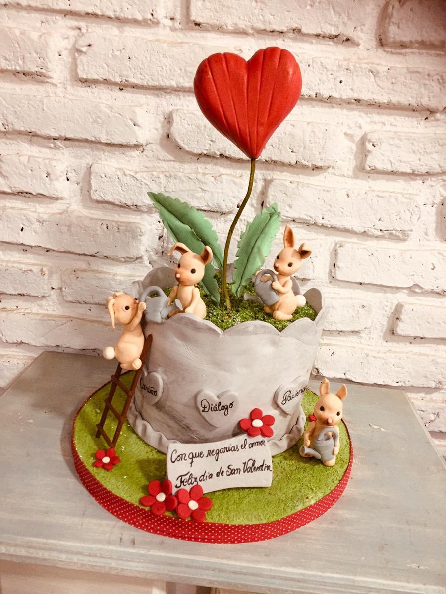 Feliz Día de San Valentín!💕💕💕<a href="/lizytagliani/">Lizy Tagliani</a> <a href="/SANTIAGODELMORO/">SANTIAGO DEL MORO</a> <a href="/_MarcelaTauro/">Marcela Tauro</a> <a href="/bbsanzo/">bbsanzo</a> <a href="/soymajulozano/">Maju</a> <a href="/tortasilusiones/">Tortas Ilusiones</a> #ElClubDelMoro saludos <a href="/veroguerman/">veronica guerman</a>