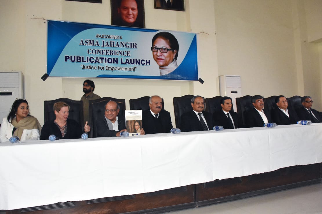 GermanyinPAK's tweet image. last monday marked the 1st anniversary of #AsmaJahangir&apos;s passing. What a great lawyer &amp;amp; human rights activist she was!! Still miss her. Look at the documentation of 1st #AsmaJahangir&apos;s conference 2018 at Lahore High Court: aghslaw.net/wp-content/upl… @Asma_Jahangir @MunizaeJahangir