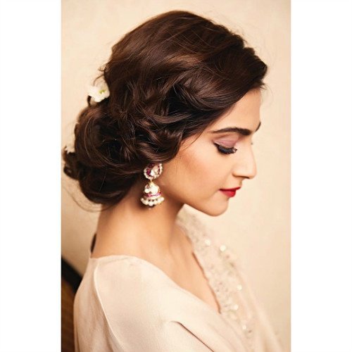 5 Best Indian Hairstyles to Complement Your Saree