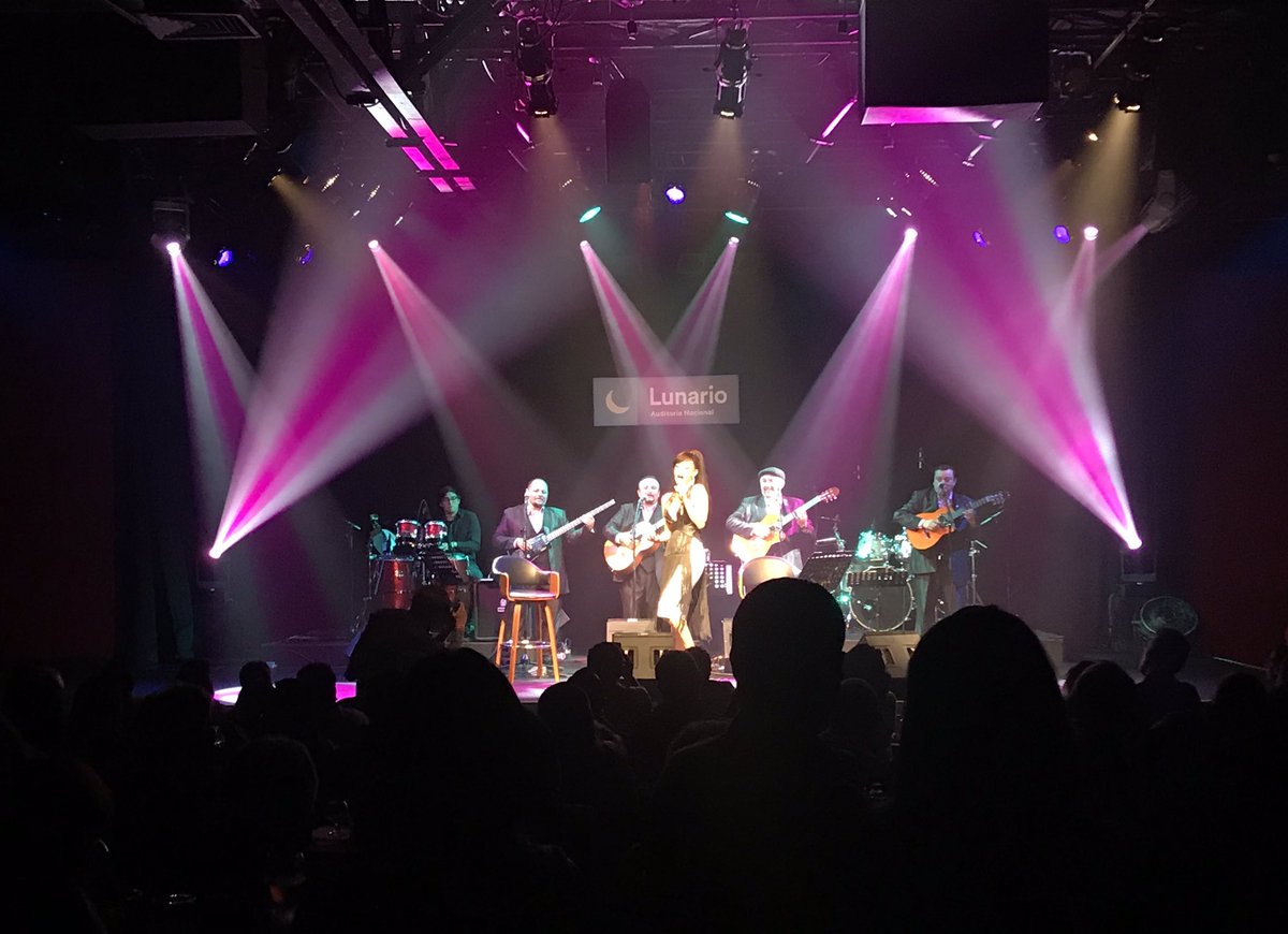 MariannaCarrion's tweet photo. Esta noche, primer #LunarioBohemio con @SusanaZabaleta y @margaritacumbia con #Losjuglares en @LunarioMx. ¡Gran noche! https://t.co/cMwgzMNCLl