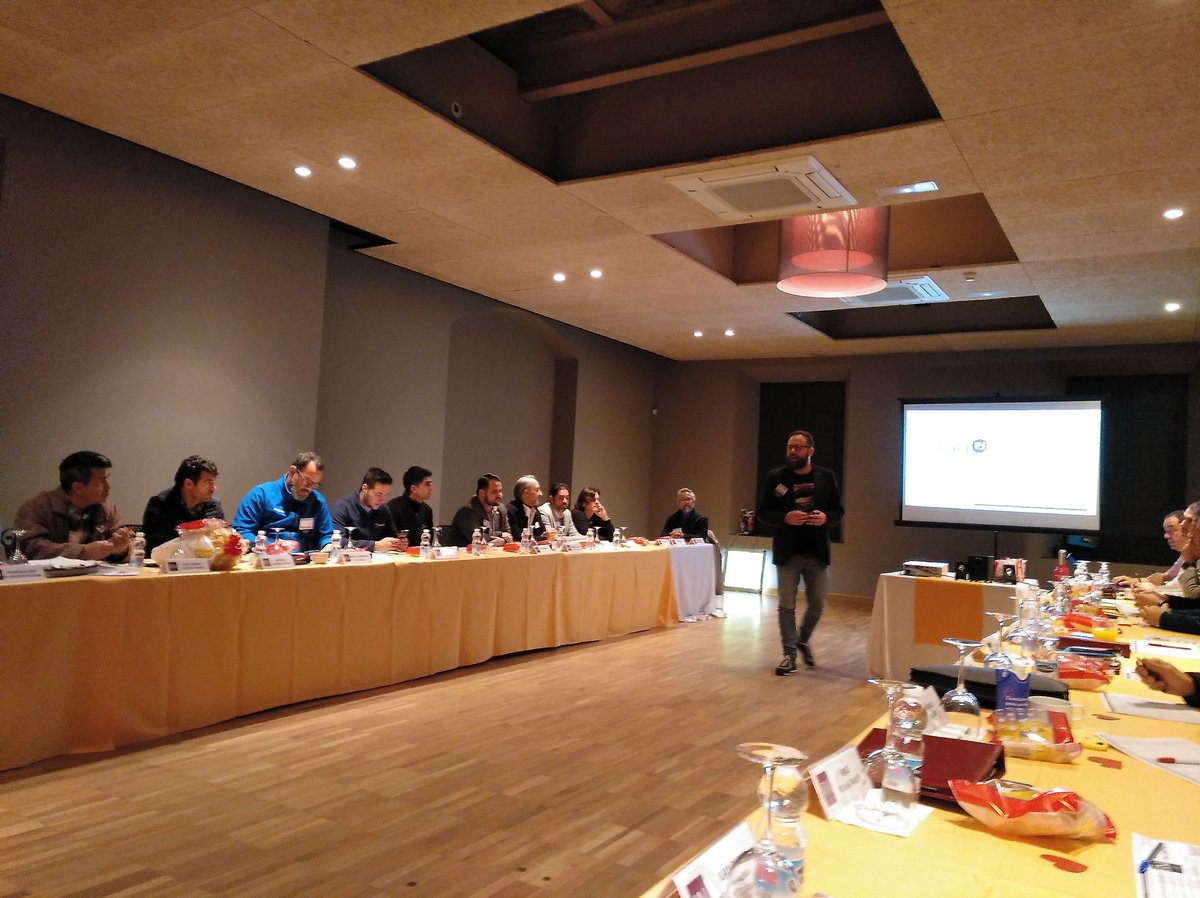 Pasamos a nuestro momento de formación. Nunca terminarás un día sin aprender algo nuevo!! #bniespañaslc #giversgain