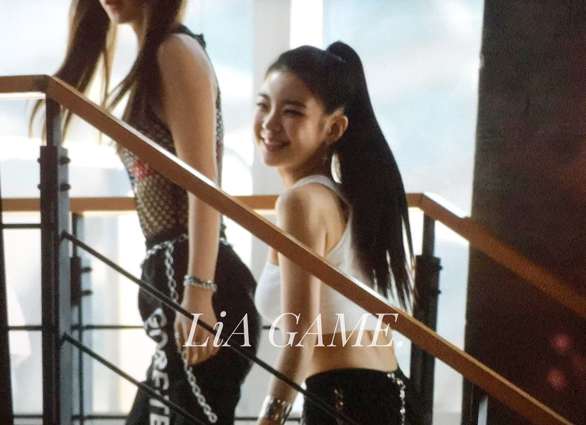 20000721com's tweet photo. -190214 LiA Preview-

#LIA #최지수
#ITZY #있지 https://t.co/YxHDMKpzIs