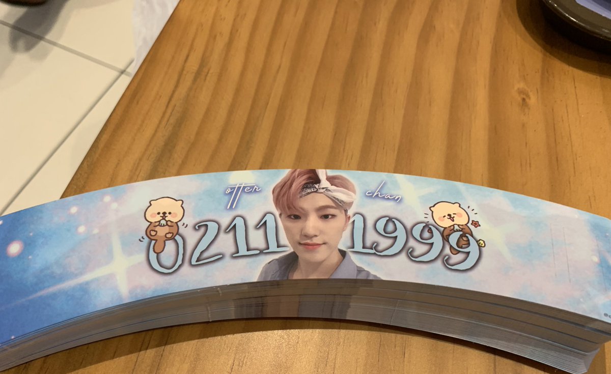 otterchansg's tweet photo. We’ve passed our cupsleeves and some photocards to the admins at @caratcafe2019 ! Do collect them from the admin table :D HAPPY CARAT DAY #HAPPYCARATDAY #SEVENTEEN https://t.co/y2EJtznuhP
