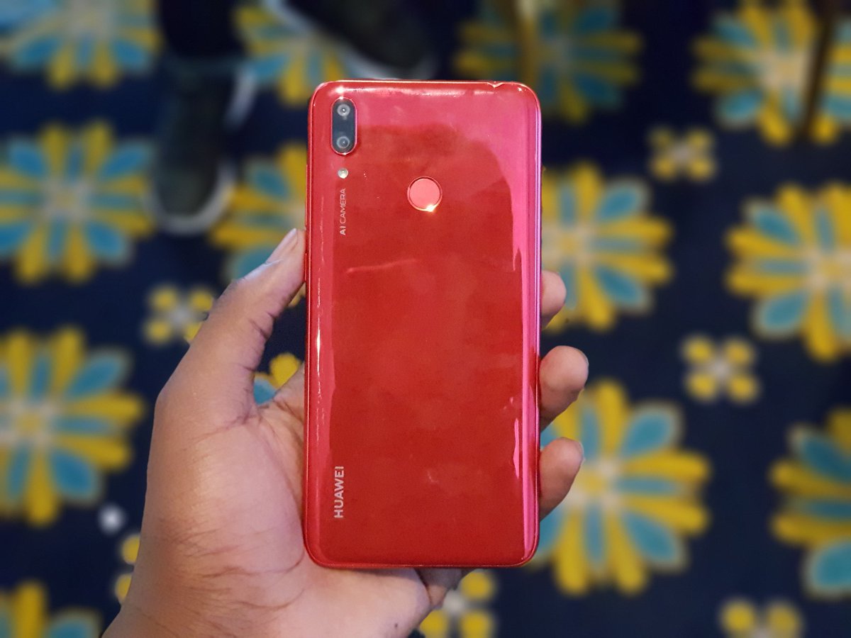 iam_bett's tweet photo. Ladies, would this Coral Red #HuaweiY7 excite you, as a gift?
#ValsWithHuawei #Y7DewDrop https://t.co/HMFehbCxG6
