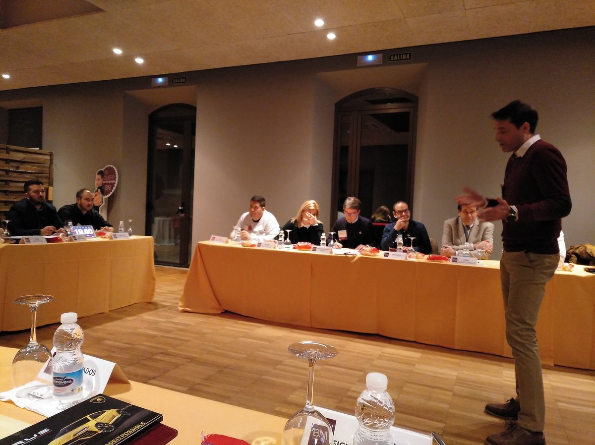 Momento de nuestras presentaciones de 50 segundos. #bniespañaslc #giverssgain