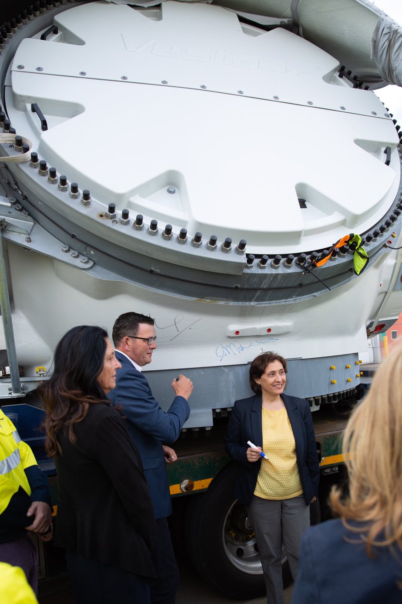LilyDAmbrosioMP's tweet photo. Wind turbine manufacturing will be returning to Aus after a decade away - in a new home at the former Ford factory in Geelong

We’ve always said renewable energy is  

✅Good for the environment
✅Good for the economy
and now it’s also 
✅Good for Geelong jobs
#springst #VRET https://t.co/x7bPEvKRof