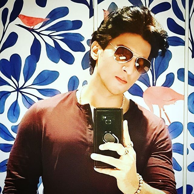 A well deserved... #selfiebreak 
Wish u all a very happy Valentine's day... #happyvalentinesday #wework #mirrorselfie #valentinesday bit.ly/2GLVjXs