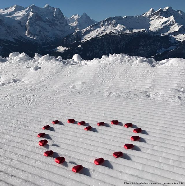MySwitzerland_i's tweet photo. Il 14 febbraio è #SanValentino, la festa degli innamorati. Solo il 14 febbraio? Siamo #INNAMORATIdellaSVIZZERA 365 giorni l’anno. 😉😍

📍 Arnisee, Monthey, Meiringen-Hasliberg, Rheinfall https://t.co/Aujrm82eEh