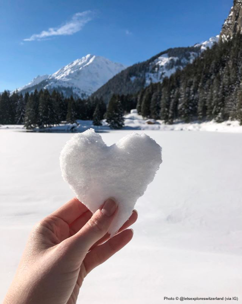 MySwitzerland_i's tweet photo. Il 14 febbraio è #SanValentino, la festa degli innamorati. Solo il 14 febbraio? Siamo #INNAMORATIdellaSVIZZERA 365 giorni l’anno. 😉😍

📍 Arnisee, Monthey, Meiringen-Hasliberg, Rheinfall https://t.co/Aujrm82eEh