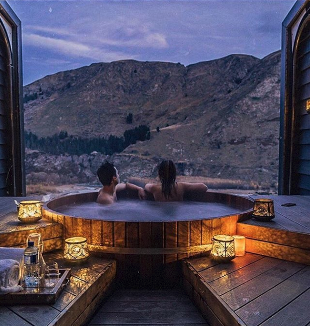 NZFourSeasons's tweet photo. Soaking in breathtaking scenery with your partner from the luxurious comfort of a 🏔️ mountain-water 🌊 filled hot pool may just be the most romantic way to spend Valentine's day! 🥂 Happy Valentines Day Queenstown! 📸https://t.co/GQ8W6nwRyq https://t.co/msFS1DDqRE
