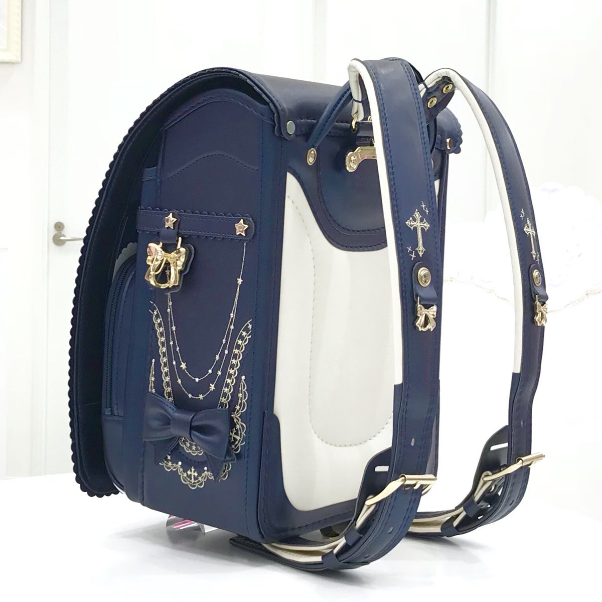 L Atelier Du Cartable ランドセル専門店 Twitter પર Innocent World クレシェントムーン 綺麗 なネイビーカラーに ゴールドの繊細な刺繍がよく映えます 内ポケットのイラストは あの有名な伝説の動物 ペガサスです ラトリエデュカルターブル イノセント L Atelier Du Cartable ランドセル専門店 Twitter પર Innocent World クレシェントムーン 綺麗 なネイビーカラーに ゴールドの繊細な刺繍がよく映えます 内ポケットのイラストは あの有名な伝説の動物 ペガサスです ラトリエデュカルターブル イノセント