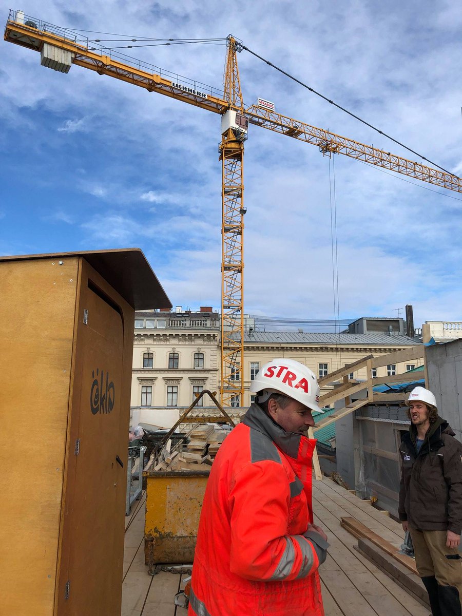 klimafonds's tweet photo. Toller Erfolg für einen unserer #greenstarter: Das tägliche Bedürfnis auf einer Wiener @STRABAG_SE Baustelle findet ab nun auf einem #öklo statt - Die Nährstoffe werden nicht verschwendet, das Trinkwasser nicht belastet und eine Menge an Energie gespart. https://t.co/qkkDAHyEIf https://t.co/oni7TqEdhS