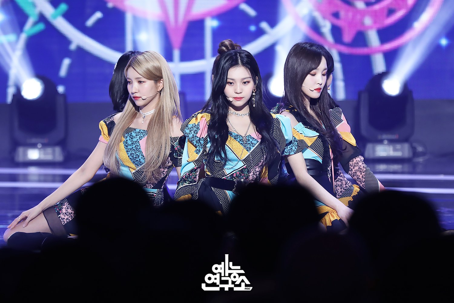 DzWWyOmV4AAcxll.jpg:large