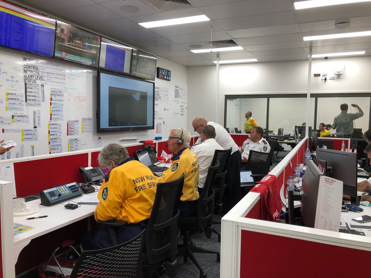 All agencies working together in Glen Innes to support ground crews at #bushfires in Northern NSW today. Lots of hard work ahead.