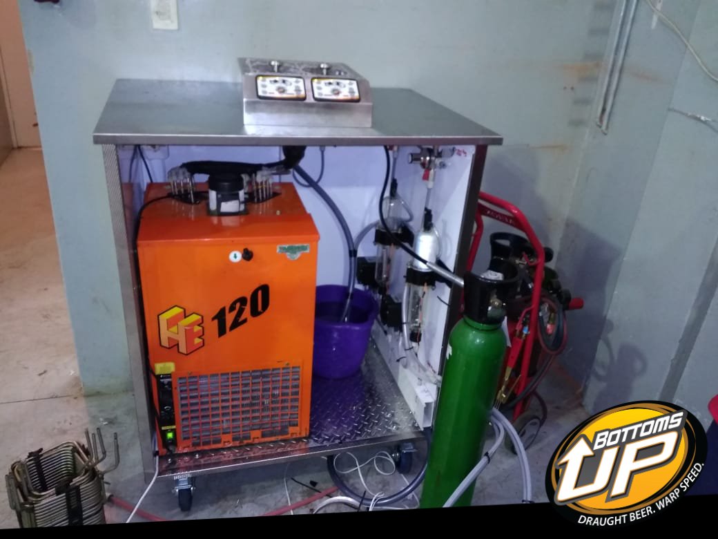 BottomsUpAfrica's tweet photo. SDS training in Durban! #bottomsuptraining #training #bottomsup #install #bottomsupinstall #perfectpour #beertech #beerflow #beerdispenser #dispenser #durban #southafrica https://t.co/cVTu0b17dA