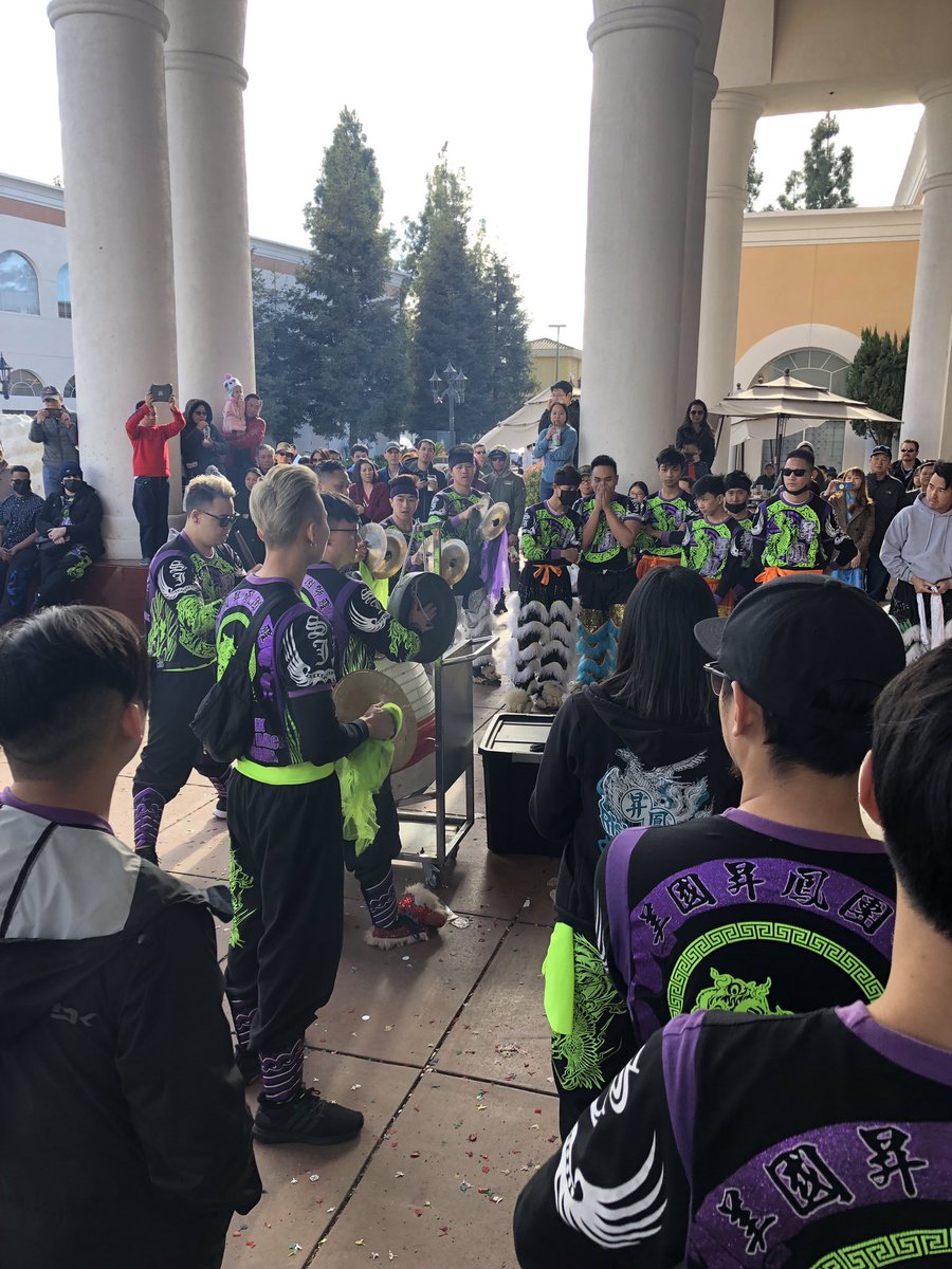 PhamSJ's tweet photo. The thunder before the storm. #rpld #rpldsj #singfung #昇鳳醒獅團 #昇鳳醒獅體育會 #liondance #liondancesports #asianart #traditions #culture #sanjose #bayarea #grandcenturymall #thunder #firecrackers #cny2019 #tet2019 #loud https://t.co/AbliJuKM9B