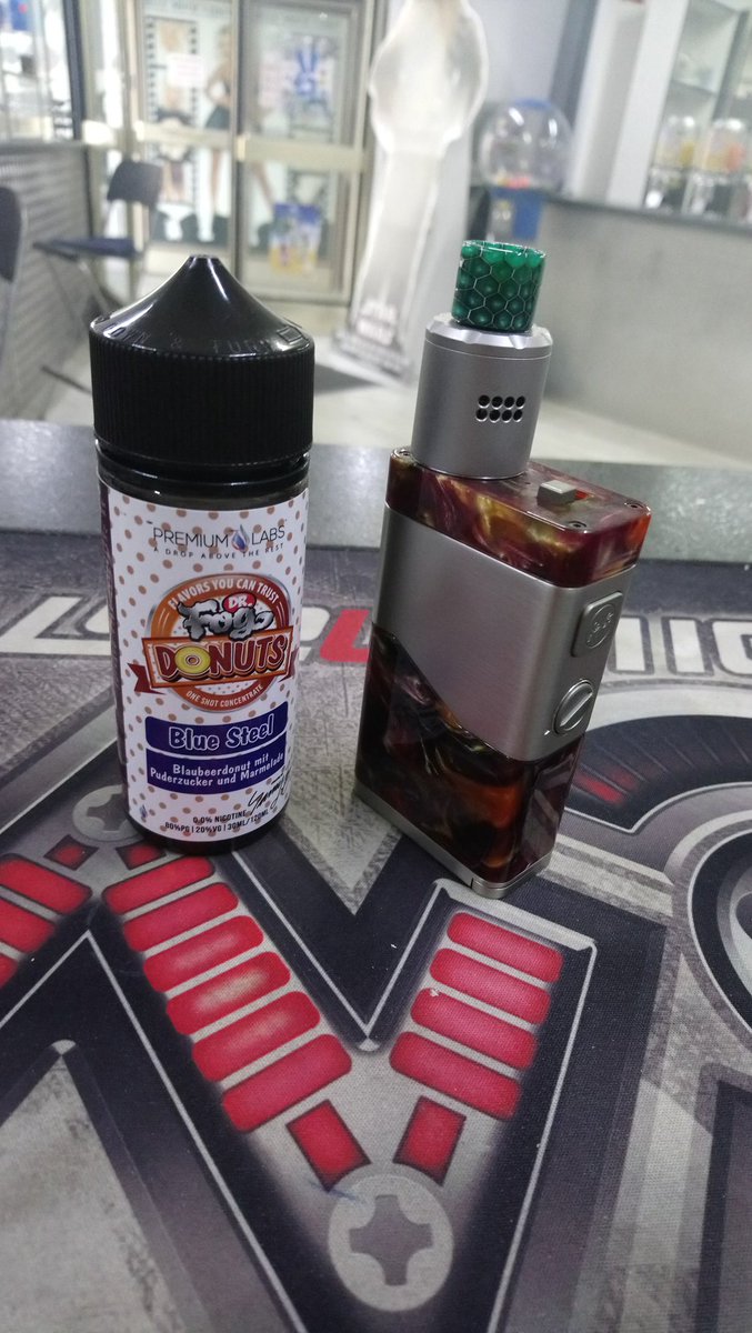 Ich Lasse jetzt mit Dr Fog Blue Steel und meiner Wismec Luxotic NC den Morgen ausklingen

😍😍
