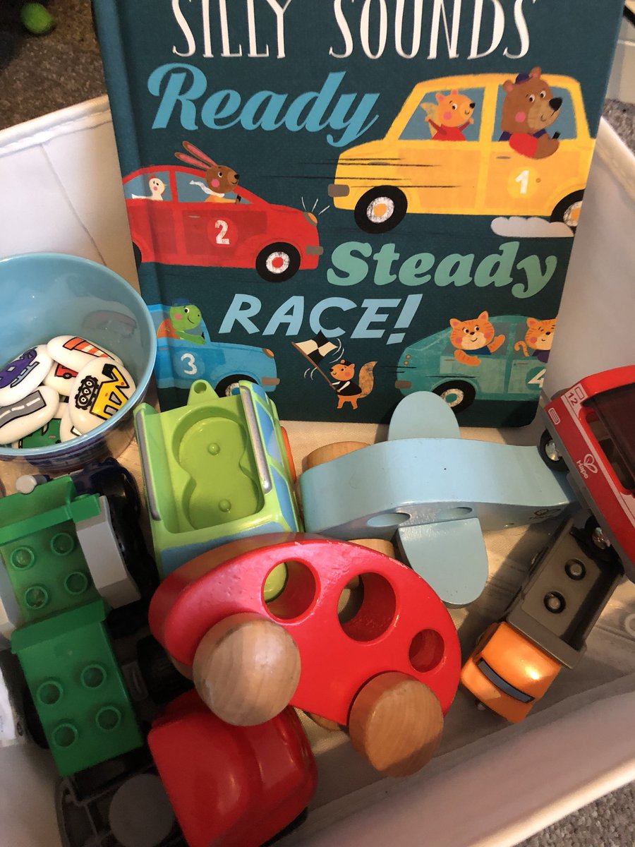 amilizblog's tweet image. Busy box #1 : Transport! 🚘🛵✈️
Florence loves all things cars and trains and boats at the moment so I’ve put a combination of vehicles in along with her transport @Imagistones2 and some books. 
#toddlerplay #busybox 
@Hapetoys @liontreebooks