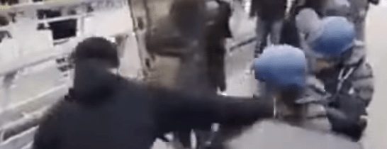 Kayovidcom's tweet photo. French ‘yellow vest’ boxer sentence https://t.co/U880IZjkTf https://t.co/qPoeQQaCee
