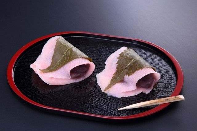 TheRealJapan1's tweet image. “An”: Japan’s Sweet Bean Paste

Bean paste, or an, is a popular sweet treat used to top and fill a wide variety of Japanese confections.

#beanpaste #sakuramochi #taiyaki #dorayaki #confection #food #popular #Japan #Japanese #TheRealJapan

buff.ly/2X0DJEU
