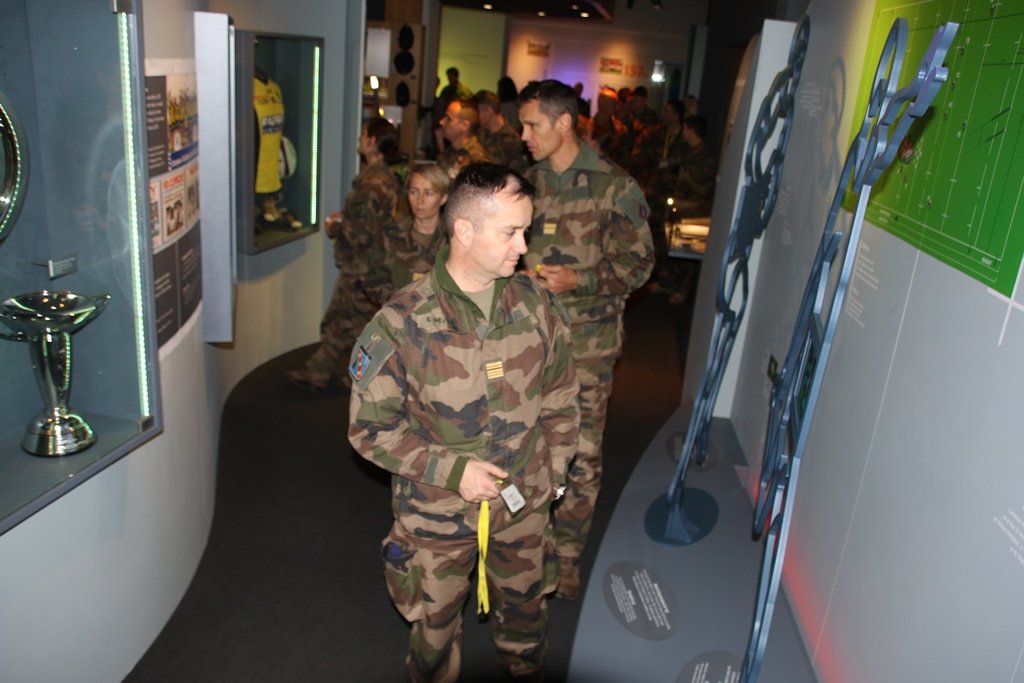 4e_BAC's tweet photo. Visite de #ASMExpérience… Quand les exploits, les grandes victoires et les trophées du passé inspirent l’avenir… Les valeurs du rugby se transposent naturellement au quotidien de nos soldats. https://t.co/7JLxxCaeIP