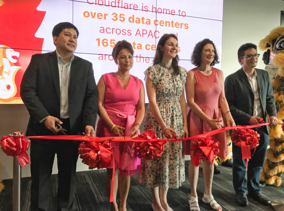 USEmbassySG's tweet image. Chargé d’Affaires @StephanieSyptak attended the official opening of American #internetperformance and #cybersecurity firm Cloudflare’s new Asia-Pacific office in #Singapore yesterday. #AmericanCorporateExcellence #Innovation