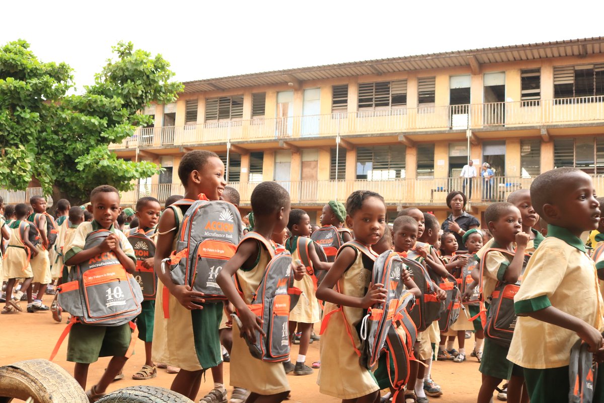 AccionMfB puts smiling faces on the pupils of Maryland Primary School, Maryland, Lagos,with a donation of back to school kits during her #backtoschoolcampaign that targets children from disadvantaged communities.
#AccionMfB #accioncares #MyFutureisBright