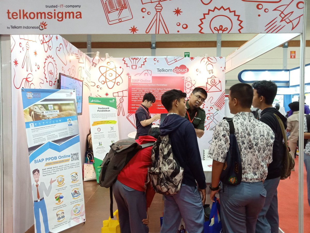 Here we are! At Indonesia Edutech Expo 2019 - Jakarta Convention Center. Presenting our education solution, SIAP Online. Jangan lupa hadir yaa, tanggal 14-17 Februari 2019! #telkomcloud #morethancloud