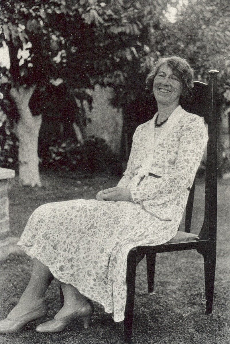 February's #ObjectoftheMonth tells a small part of a very special local love story - Frank and Florence Dickinson who designed and built their own house at the turn of the C.20th. Here's Florence sitting in the chair Frank made for her.
Read more here: http://socsi.in/DKdr7