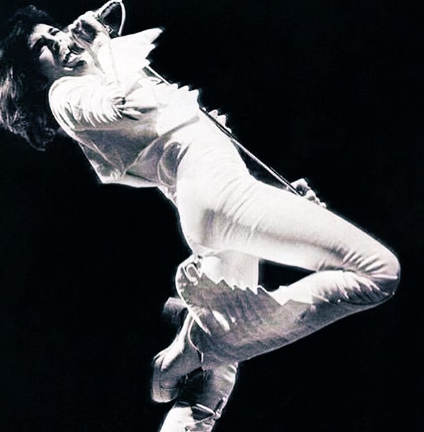 트위터의 Jazz ﾟ 님 Queen Member Photo Freddiemercury Queen Queen フレディかっこいい選手権 フレディ愛してる フレディセクシー選手権 フレディーマーキュリー