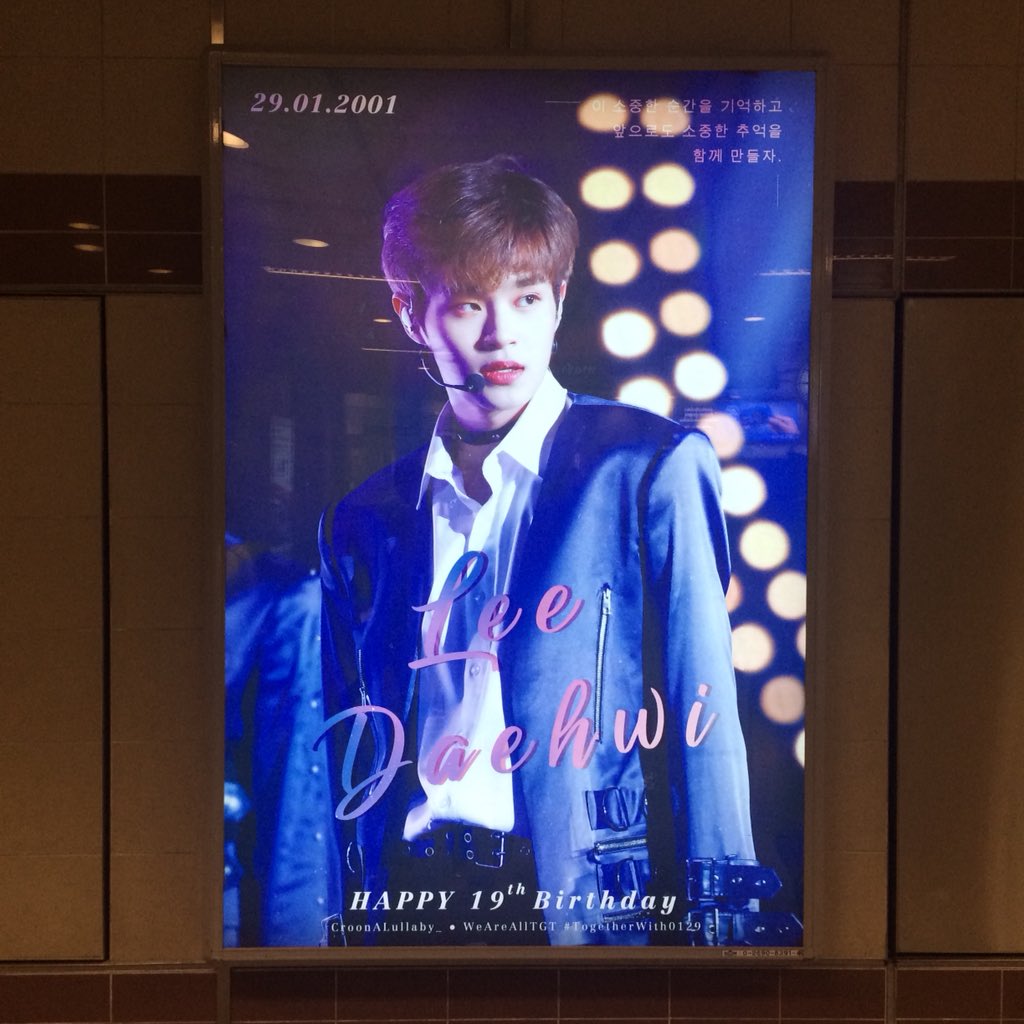 mheeknutxosw's tweet photo. #DearMyLoveDaehwi 
#TogetherWith0129 

💗💜💗💜💗💜💗
น้อนนนนนนนนน แม่มาหาหนูแล้วนะคะ ป้ายน่ารักมากเลย https://t.co/6FliV0av3G