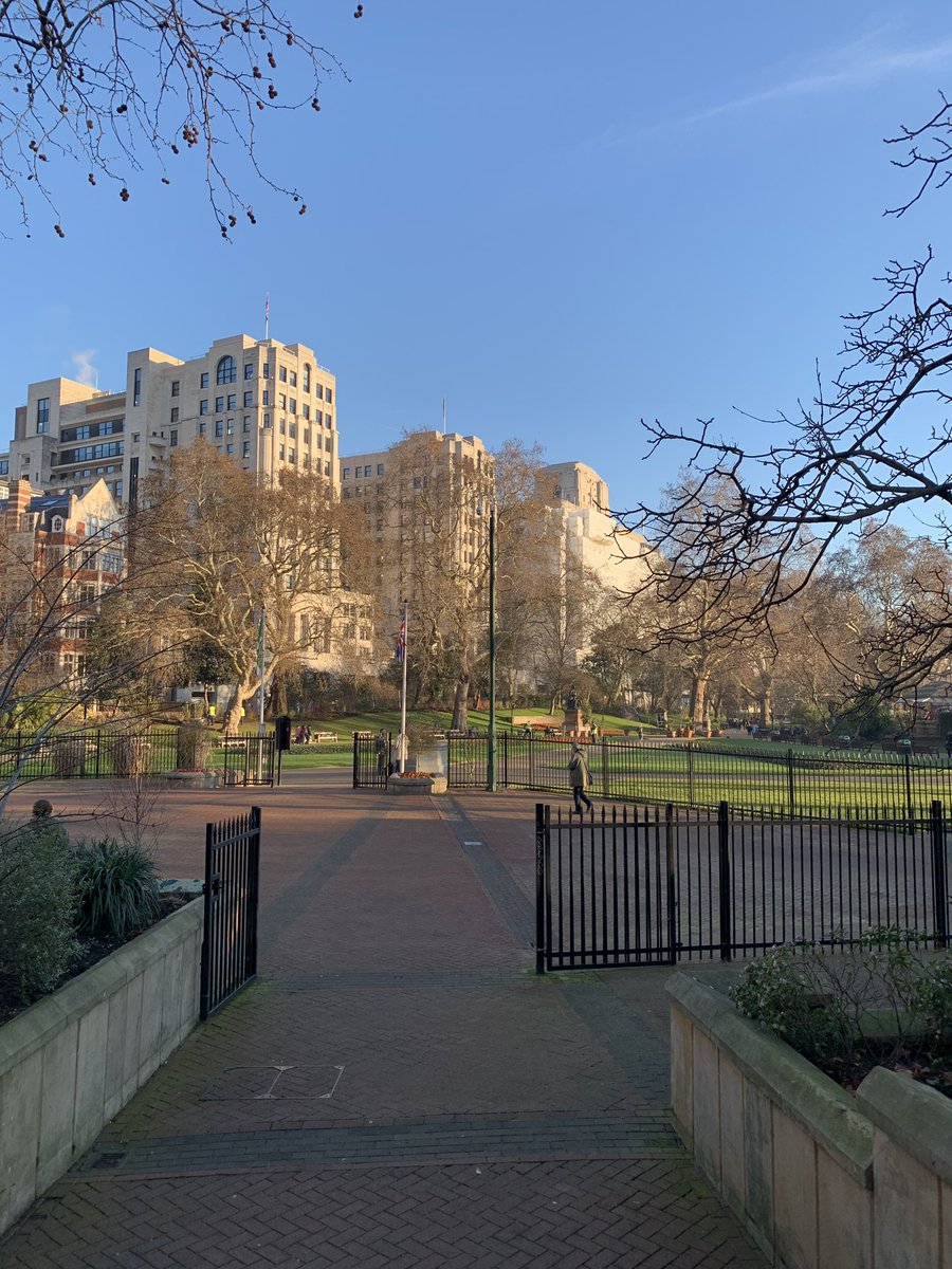peteitalia's tweet image. Every day I walk into #shellmex I feel excited and privileged to be working in such a historic and significant building #lovelondon @penguinrandom