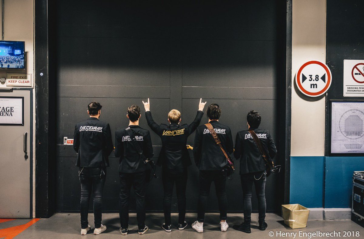 FrancoisVanCoke's tweet photo. Backstage with #diegevaar at #fvcenvriende at Sun Arena before the show in September last year. These guys are on another level. Doing it again in Cape Town
3 May at Grand Arena, @GrandWestSA
Kaartjies hier - https://t.co/g0LHDev4gI https://t.co/1F8v6EKZTl