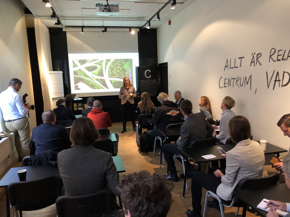 Spännande projekt på gång i Stockholm. Försök med tysta nattleveranser med hjälp av laddhybrid. Pressträff just nu! #hållbart #smartastäder