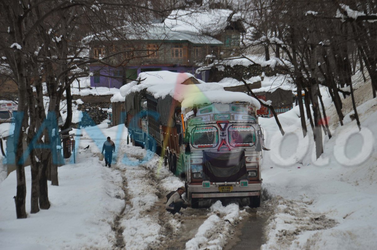 WeForNews's tweet image. Hundreds of #trucks, #lightmotorvehicles and their occupants have remained stranded on the #JammuSrinagarhighway for several days this #winter as #road clearance #operations have to wait for the weather to improve.