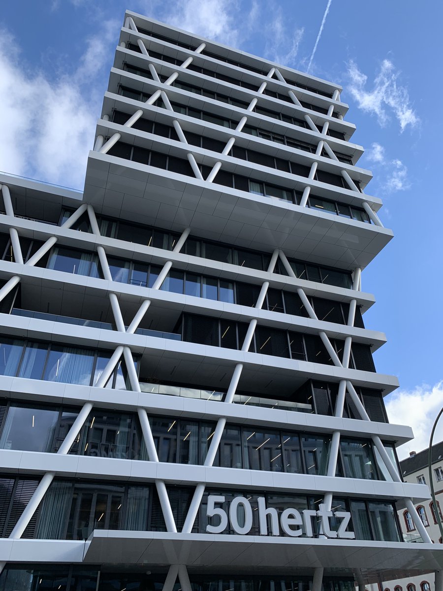 DigitalZBerlin's tweet photo. Von anderen Lernen und neue Impulse für das eigene #Unternehmen mitnehmen. Das ist Motto unserer #Startup-Tour. Bei @Tandemploy und @50Hertzcom unterhielten wir uns über #Jobsharing #Personal40 #NewWork, & #Arbeit40. Danke für die Gastfreundschaft! #Digitalisierung #einfachmachen https://t.co/nbr9uJxFHy