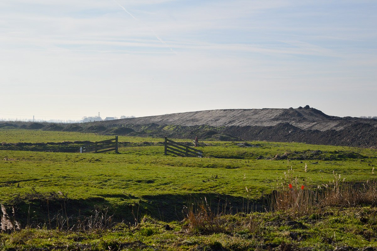 De eerste 33.000 ton grond is gestort bij de #grondinzamelingsbank op het terrein van de #energiecampus. Benieuwd naar de mogelijkheden? Klik hier voor meer informatie: bit.ly/GBT-33000
