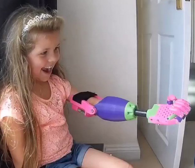 gayle_gross's tweet photo. Thanks for showing with us the power of giving @TomHall Free colorful prosthetics for kids by @TeamUnLimbited - way cool! #waytoSOAR and share great things with the world. #sharingthelove #happyvalentinesday https://t.co/j2IyojyTHc