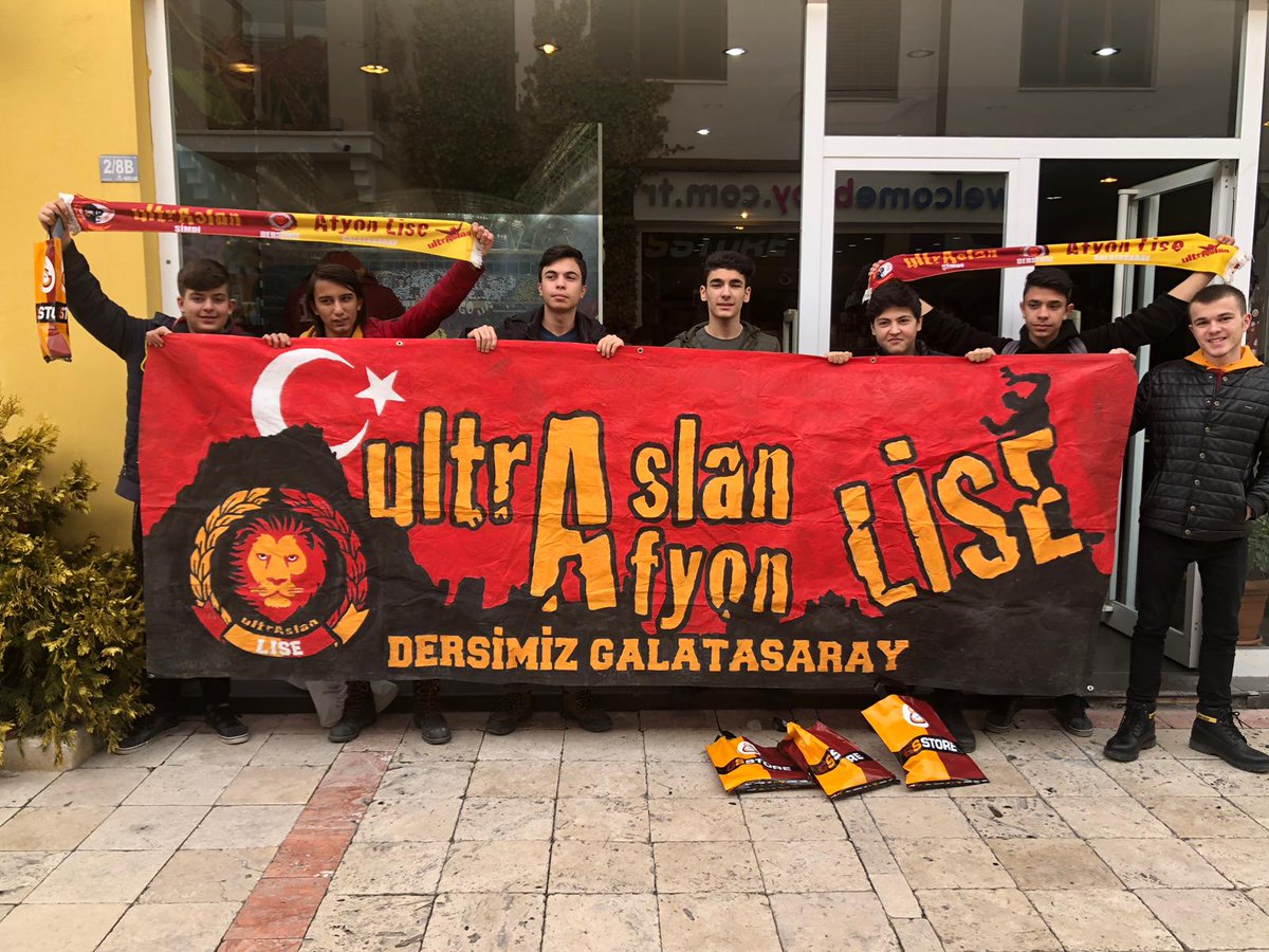 ultrAslanLISE's tweet photo. #Yellowfriday , #Greyweekend ve #YellowRedWeekend organizasyonlarından sonra sırada #YellowRedDay için tüm temsilciliklerimiz ile @gsstore mağazalarımıza akın ediyoruz. #ultrAslanLISE https://t.co/XoJrTZ2bXN