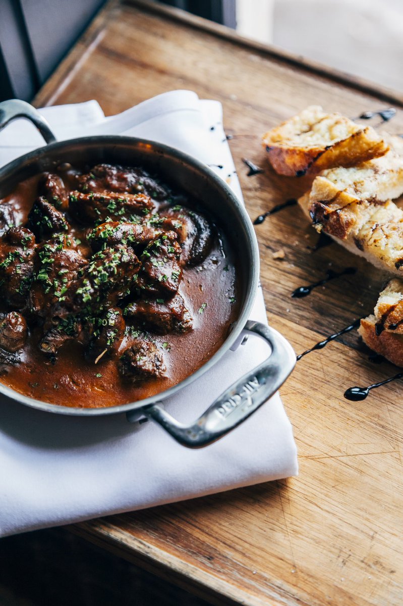 Happy Valentine's Day! Or happy Thursday if you're not so into the whole V Day thing 🤷🏻‍♀️

Either way, both deserve a special lunch! Our feature is beef and mushroom tips with cheesy bread for $14.